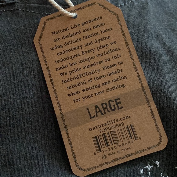 NEW distressed “it’s the little things” T-shirt - Picture 9 of 11